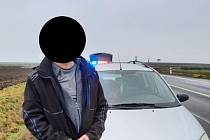 Policisté nechali kontrolovanému muži jeho vůz raději odtáhnout na střežené parkoviště a další jízdu mu zakázali.