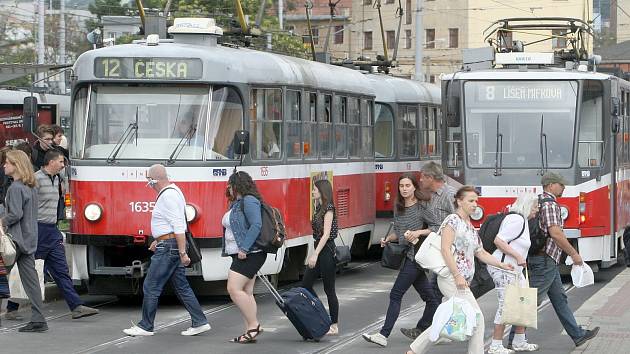 Citelně méně studentů v době on-line výuky využívá brněnskou MHD.