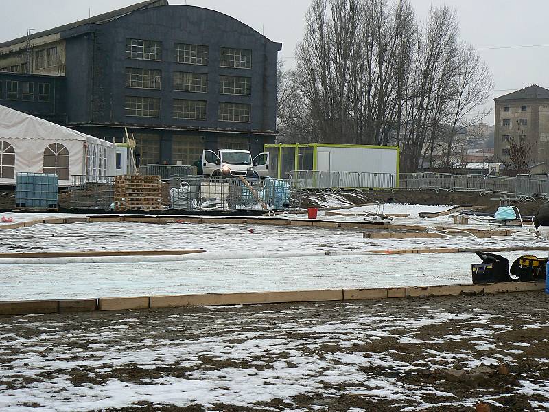 Areál Nové Zbrojovky v Brně bude hostit od 4. února Olympijský festival. Práce jsou nyní v plném proudu.