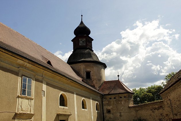 Víc než desítku filmů a pohádek natočili režiséři na jihomoravském hradě Pernštejn. Zatímco se Růženka píchla o trn, měli kuchaři v pohádce Sůl nad zlato v pernštejnské kuchyni plné ruce práce.