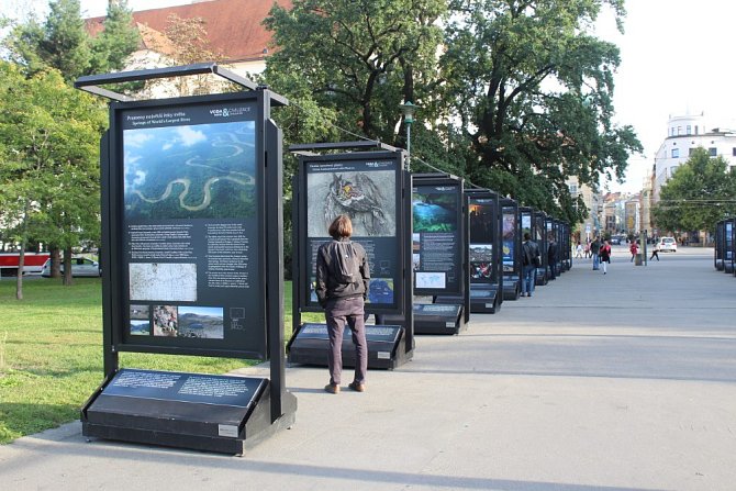 Voda základ života. Na minulost, přítomnost a budoucnost vody na Zemi poukazuje výstava s názvem Voda a civilizace na Moravském náměstí.