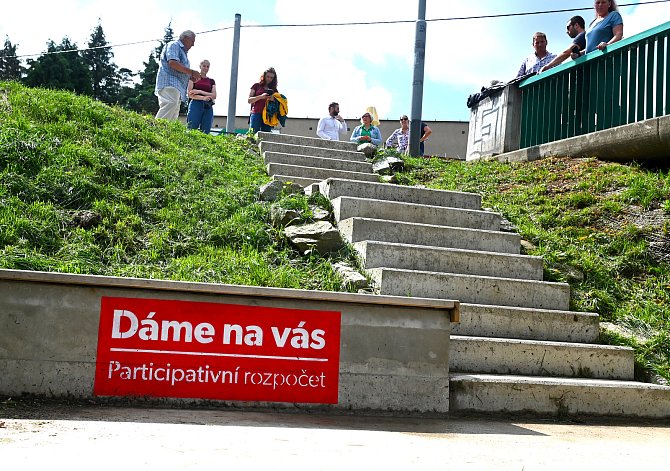 V Komíně vzniklo nové schodiště k řece Svratce