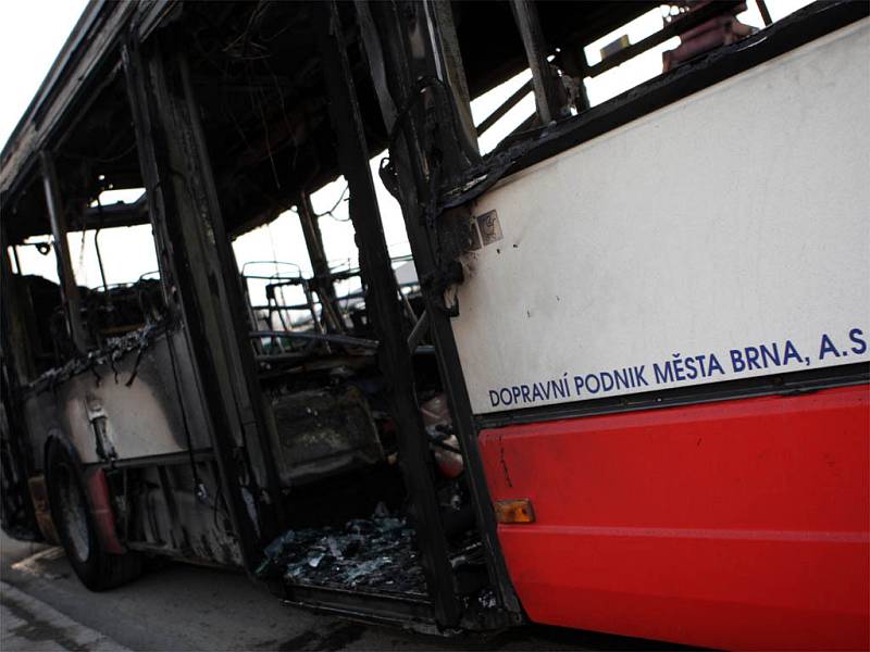 Shořelý autobus v brněnských Horních Heršpicích