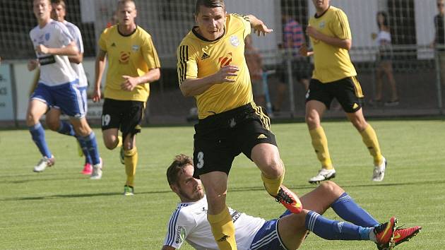 Fotbalisté Rosic trápili v prvním kole Mol Cupu nevýrazné Znojmo, kterému stačil na postup jediný gól Davida Ledeckého.