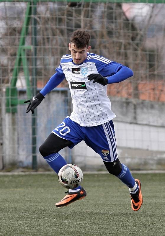 Jihomoravský souboj v Tipsport lize ovládlo Znojmo, které porazilo 1:0 brněnskou Zbrojovku (v červeném).