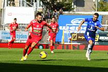 4. kolo FORTUNA:LIGY: FC Zbrojovka Brno (červená v popředí Přichystal) - SK Sigma Olomouc 2:4.