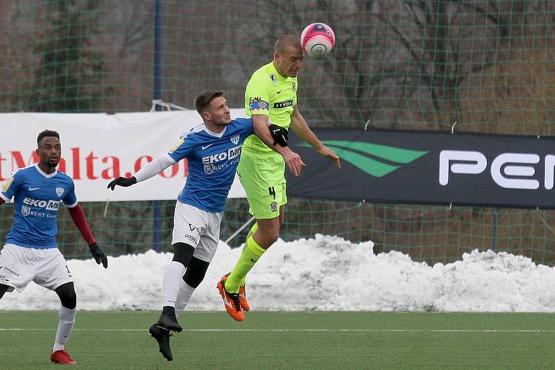 FC Zbrojovka Brno podlehla FC MAS Táborsko (modrá) 1:4