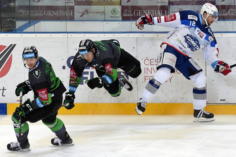 Hokejisté Komety Brno (v bílém) podlehli Mladé Boleslavi 0:2.