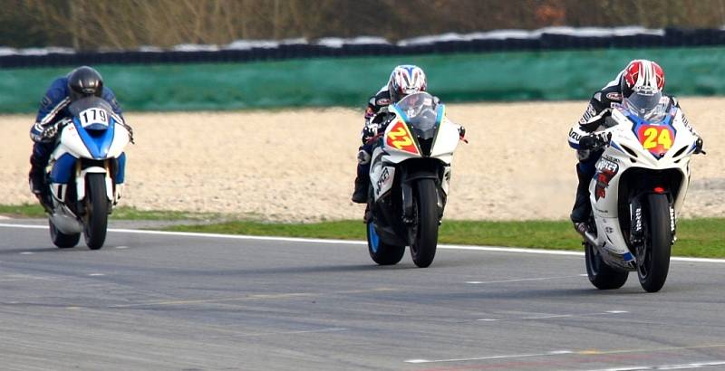 Poprvé motorističtí diváci prošli branami Masarykova okruhu až v sobotu a v neděli, kdy si užili souboje Central European Motorcycle Championship.