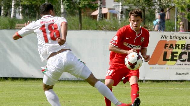 Dvacetiletý záložník Jan Sýkora (vpravo) přišel do Zbrojovky na hostování z pražské Sparty v létě. 