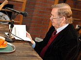 Václav Havel v Huse na provázku při čtení Odcházení (listopad 2008).