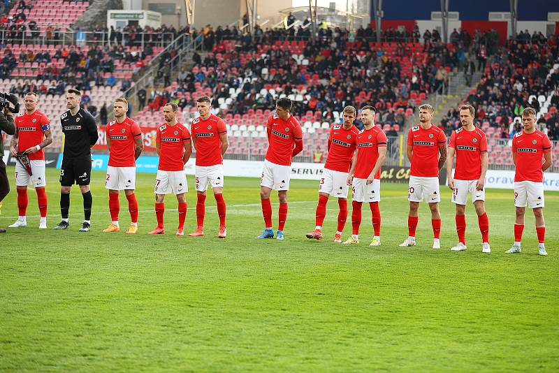 Fotbalisté Zbrojovky (v červeném) prohráli v derby s Líšní 1:3