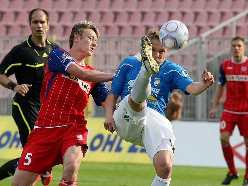 Fotbalisté Zbrojovky v utkání s Plzní.