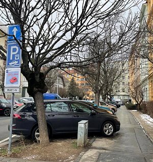 Lokalita mezi ulicemi Úvoz, Údolní a Grohova získá nově celodenní regulaci rezidentního parkování. Dosud v něm platilo pouze noční omezení. Změna začne platit od 31. ledna.