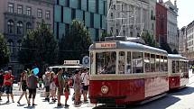Na brněnském náměstí Svobody se uskutečnilo v sobotu dopoledne defilé a výstava historických vozů městské hromadné dopravy.