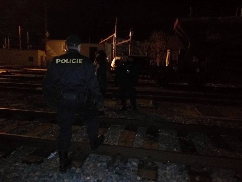 Policisté dělali v úterý ve večerních hodinách kontrolu na brněnském vlakovém nádraží. Často se tam vyskytují sprejeři.