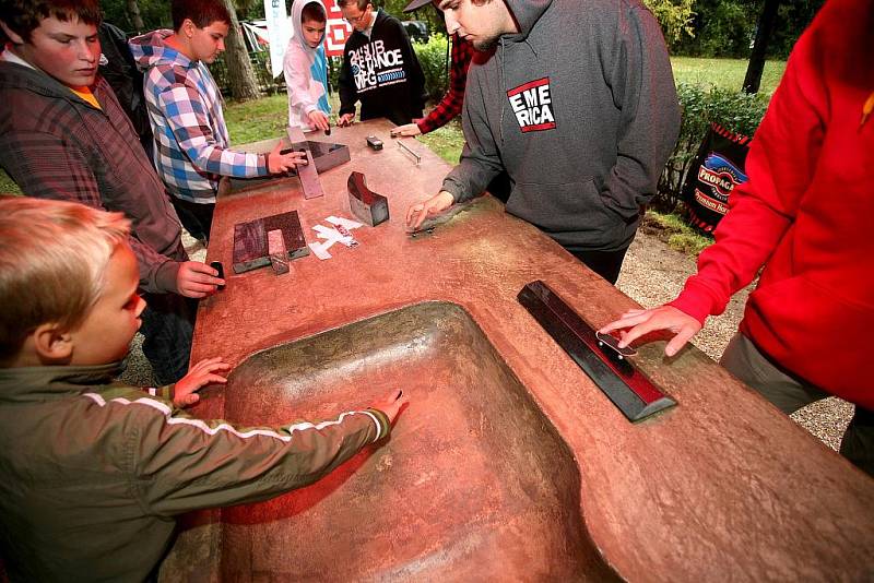 Vyznavači fingerboardingu se sjeli do centra volného Času v brněnské Lesné na závody. 