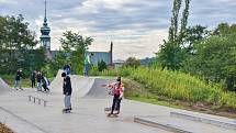 V lokalitě nad pivovarem na Starém Brně otevřeli ve středu nový skatepark.