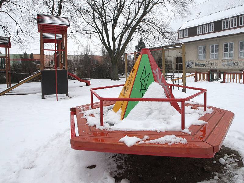 Park v Trnkově ulici, který vznikl na místě bývalého hřbitova, často navštěvují děti z blízkých škol. 