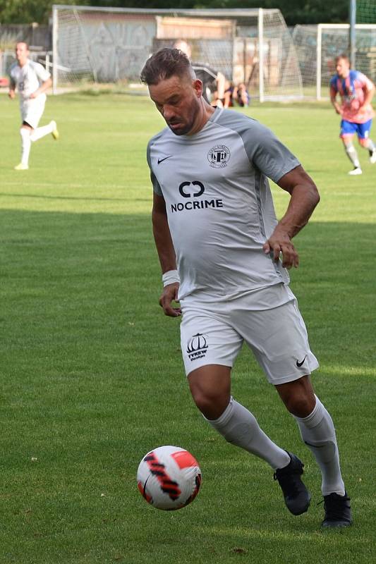 Fotbalový šoumen Petr Švancara se za Střelice uvedl dvěma góly proti FK Znojmo a pomohl k výhře 6:1.