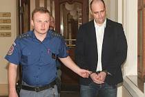 Obžalovaný Martin Koudelka u brněnského krajského soudu. Viní jej z loupeže v Jedovnicích na Blanensku.