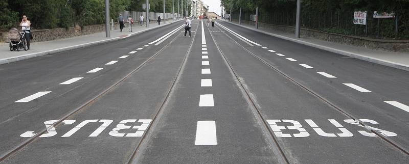 Ulice se na několik hodin proměnila v promenádu plnou lidí. Ti mohli například soutěžit o celoroční přenosnou jízdenku.