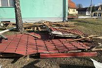 V Branišovicích ba Brněnsku opravili kulturní dům. Střechu poničil orkán Sabina.