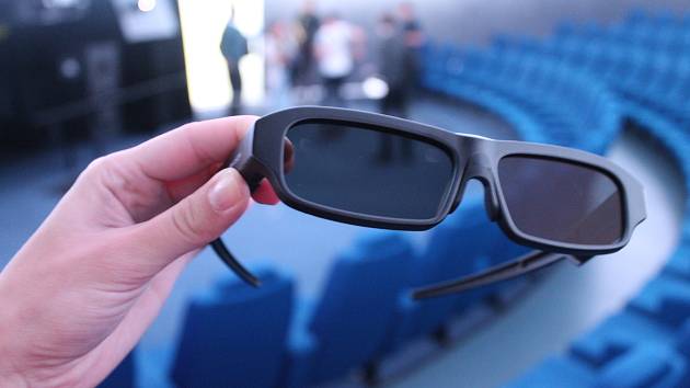 Brněnská hvězdárna otevřela nové 3D digitárium. Nabídne dva nové pořady. Třírozměrný efekt zajistí speciální brýle. Na návštěvníky čekají také třeba nové sedačky.