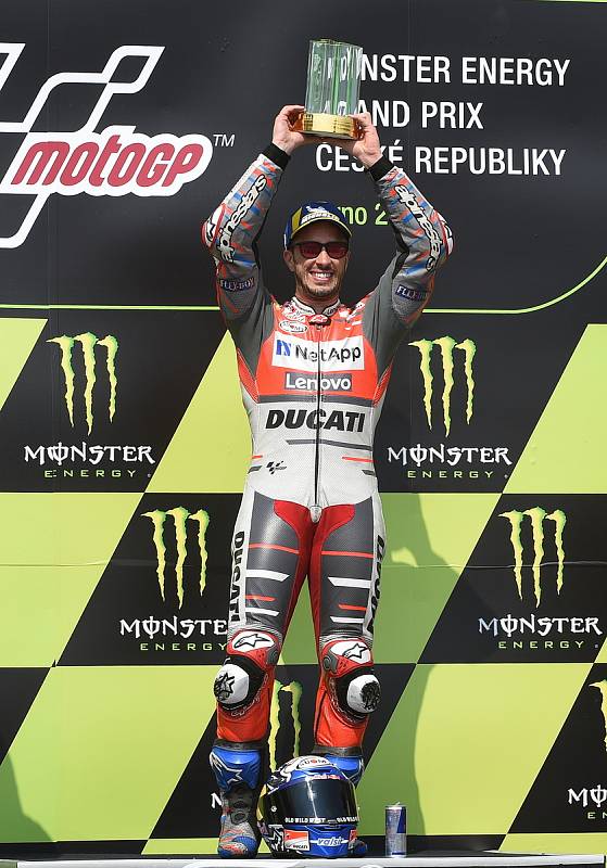 Vyhlášení vítězů závodu Moto GP - 1. Andrea Dovizioso, 2. Jorge Lorenzo a 3. Marc Márquez