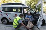 Seniorbus v Brně převáží například vozíčkáře nebo špatně pohyblivé starší lidi. Už dokonce pomohl zachránit lidský život.