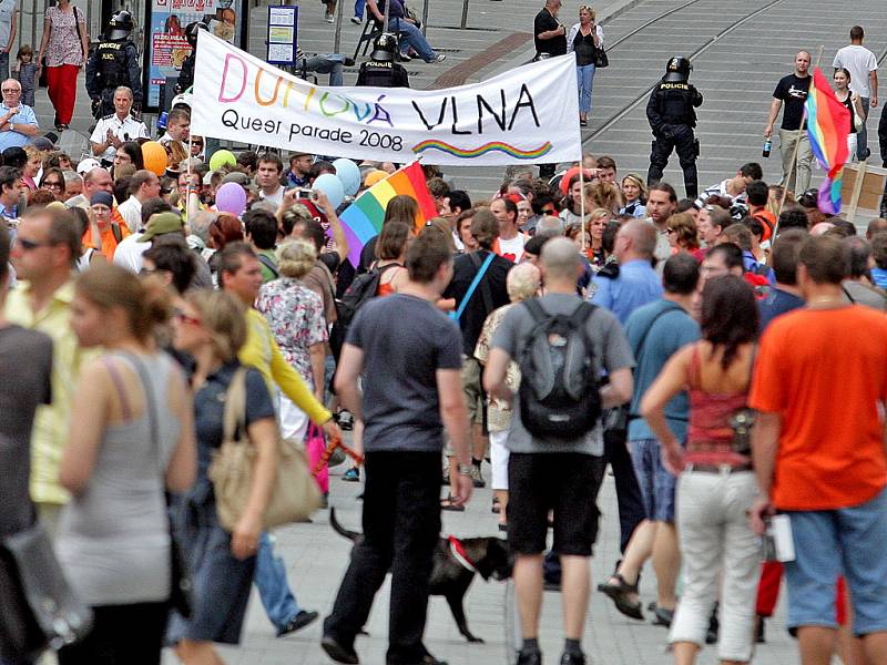 První český průvod gayů a lesbiček skončil