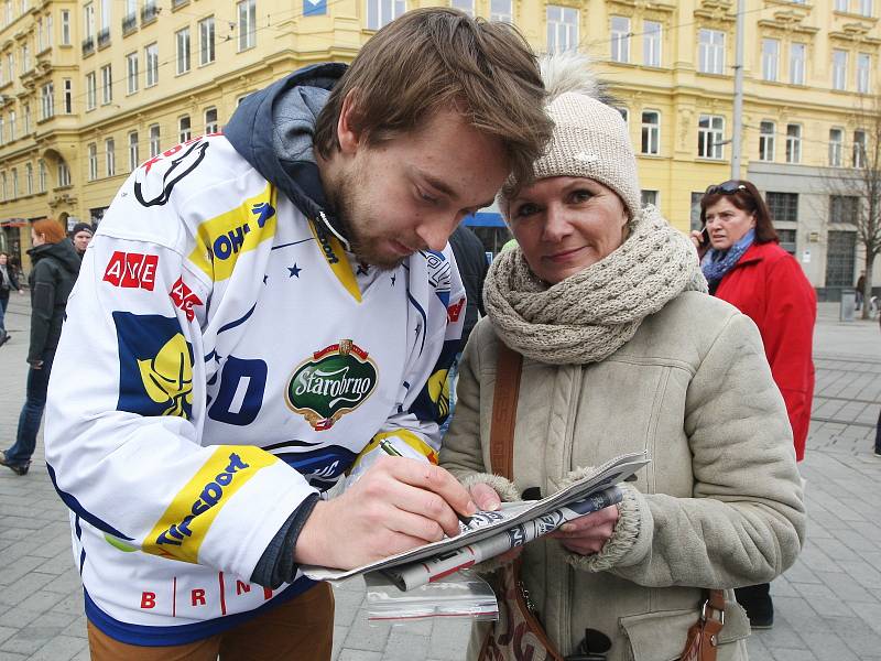 Hráči brněnské Komety lákali fanoušky na play off.