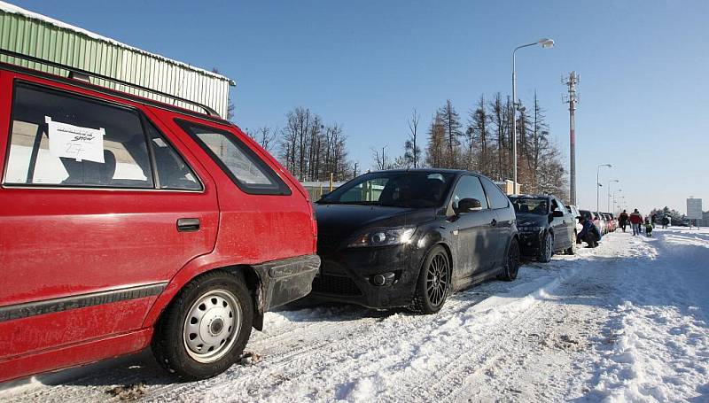 Sobotní Rallye Show Modřice nabídla zájemcům možnost vyzkoušet si s vlastním autem jízdu na sněhu nebo ledu v okolí Masarykova okruhu. 