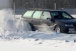 Sobotní Rallye Show Modřice nabídla zájemcům možnost vyzkoušet si s vlastním autem jízdu na sněhu nebo ledu v okolí Masarykova okruhu. 