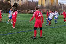 Bohuničtí fotbalisté (v červeném) v sobotním přípravném utkání zdolali Slavoj Polnou 5:0.
