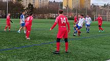 Bohuničtí fotbalisté (v červeném) v sobotním přípravném utkání zdolali Slavoj Polnou 5:0.