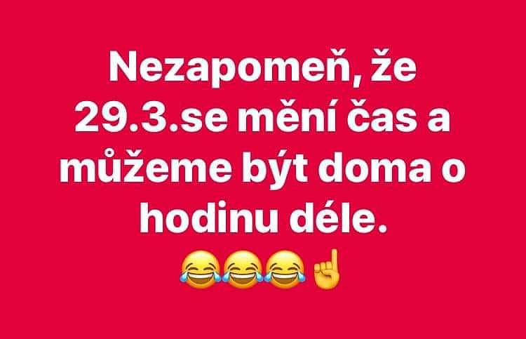 Jak se vypořádáváte se změnou na letní čas? Na o hodinu kratší noc lidé v hospodách letos nenadávali... Ale pozor, nehledě na nouzový stav, ke střídání zimního a letního času mohlo dojít naposledy.