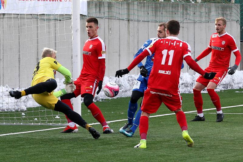 Zápas Tipsport ligy mezi 1. SC Znojmo (modrá) a FC Zbrojovkou Brno (červená).