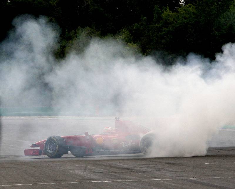 Na Masarykův okruh se o víkendu sjeli milovníci italské značky Ferrari.