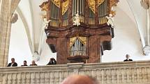 Po sedmileté rekonstrukci se v sobotu kostelem Povýšení svatého kříže v Doubravníku na Brněnsku opět v plné síle rozezněly kostelní varhany.