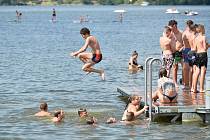 Na brněnské přehradě zahajuje prázdniny akce Léto na Prýglu.