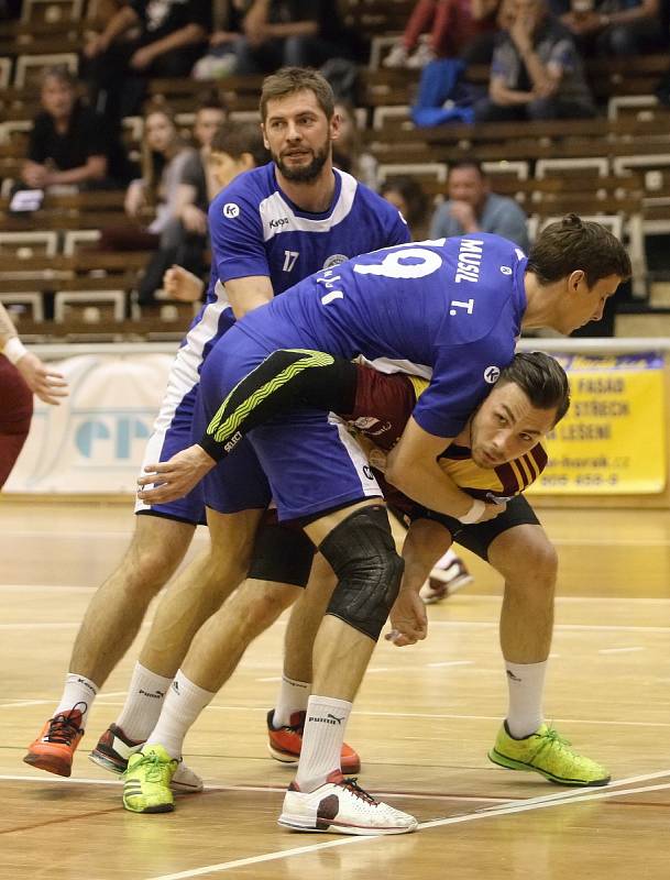 Na papíře zápis ze všech tří utkání vypadá jednoznačně. Královopolští házenkáři ve čtvrtfinále extraligového play-off s pražskou Duklou prohráli nejprve o čtrnáct a poté dvakrát o deset bodů. Sérii jasně ztratili 0:3 na zápasy. 