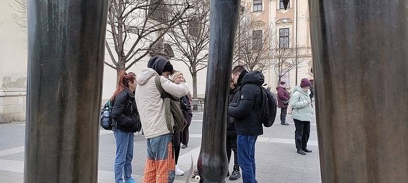 Demonstrace studentů Masarykovy univerzity proti zvyšujícím se cenám kolejného.