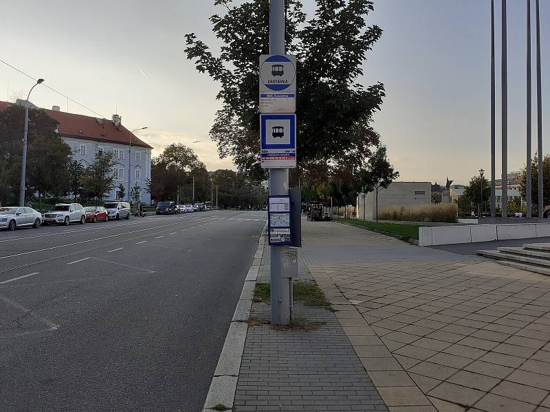 Už tři roky tramvaje míjí zastávku Janáčkovo divadlo. Na místě zastavuje jen autobusová linka číslo 67.