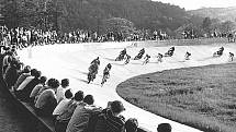 STOČTYŘICETILETÁ HISTORIE. Brněnský velodrom ve své historii několikrát změnil svou tvář. V posledních desetiletích kromě sportovcům slouží také jako otevřená aréna pro pořádání hudebních koncertů a podobných akcí.