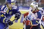 Hokejové utkání Tipsport extraligy v ledním hokeji mezi HC ČSOB Pojišťovna Pardubice (v bílém) a HC Kometa Brno (v modrém) v pardubické ČEZ Areně.