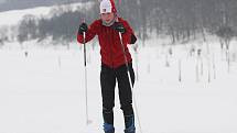 Běžkaři na golfovém hřišti v Jinačovicích.