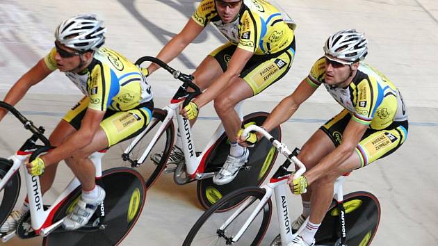 Mezinárodní bodovací závod Přilba Moravy na brněnském velodromu. 