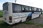 V neděli brzo ráno v Brně ukradl autobus značky Karosa a vydal se na projížďku přes Ostopovice do Uherského Brodu. Tam v autobusu přespal. Následující den boural u obce Hodějice na Vyškovsku.