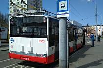 Několik desítek kilometrů bez trolejí ujede nový parciální trolejbus Dopravního podniku města Brna. Díky bateriím.